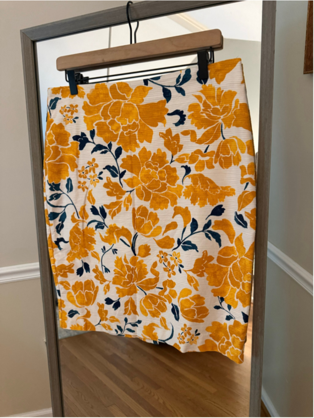 Women's Ann Taylor Factory Floral Pencil Skirt Size 8 Yellow White